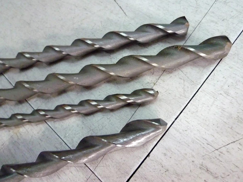 拋物線槽型深孔鉆頭和槍鉆哪個(gè)好?